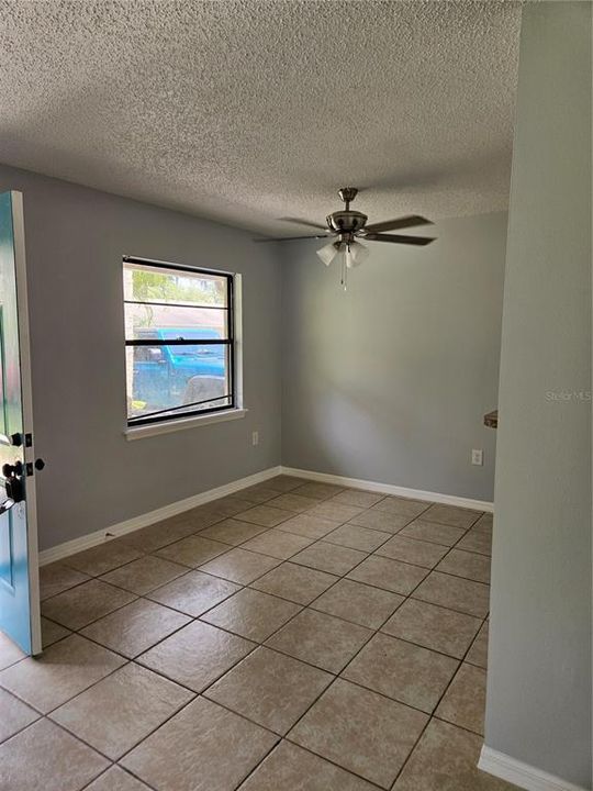 For Rent: $1,400 (2 beds, 1 baths, 950 Square Feet)