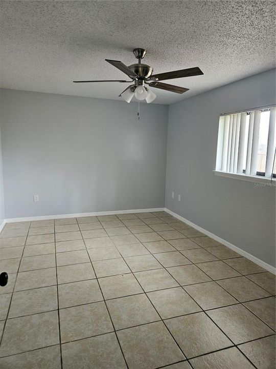 For Rent: $1,400 (2 beds, 1 baths, 950 Square Feet)