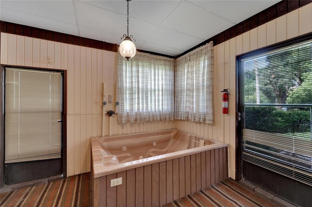 最近售出: $379,990 (3 贝兹, 2 浴室, 1931 平方英尺)
