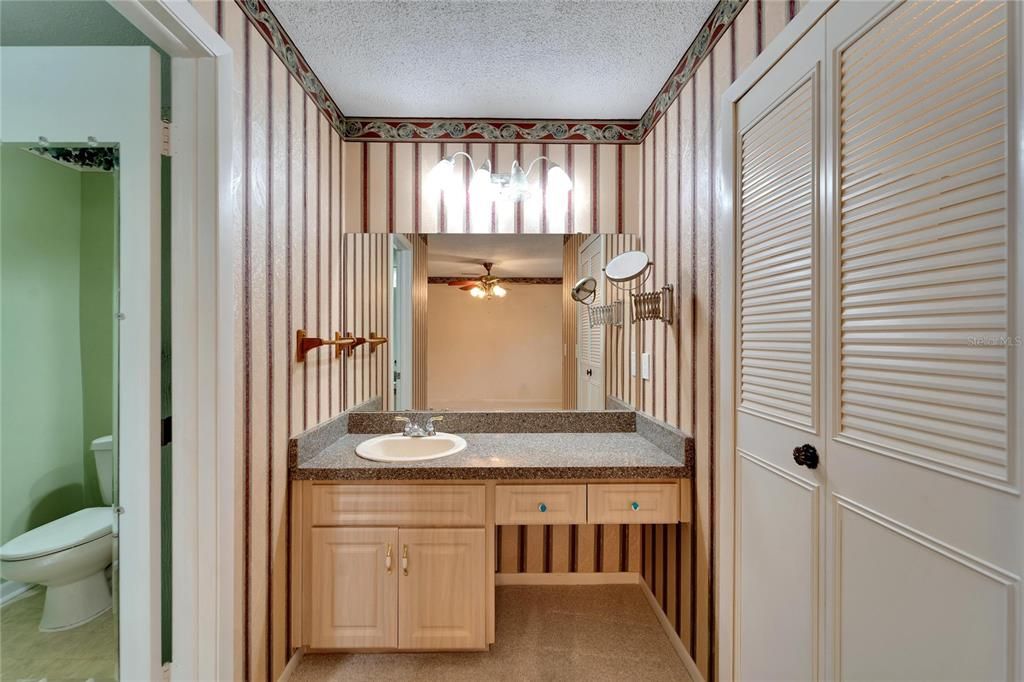 最近售出: $379,990 (3 贝兹, 2 浴室, 1931 平方英尺)