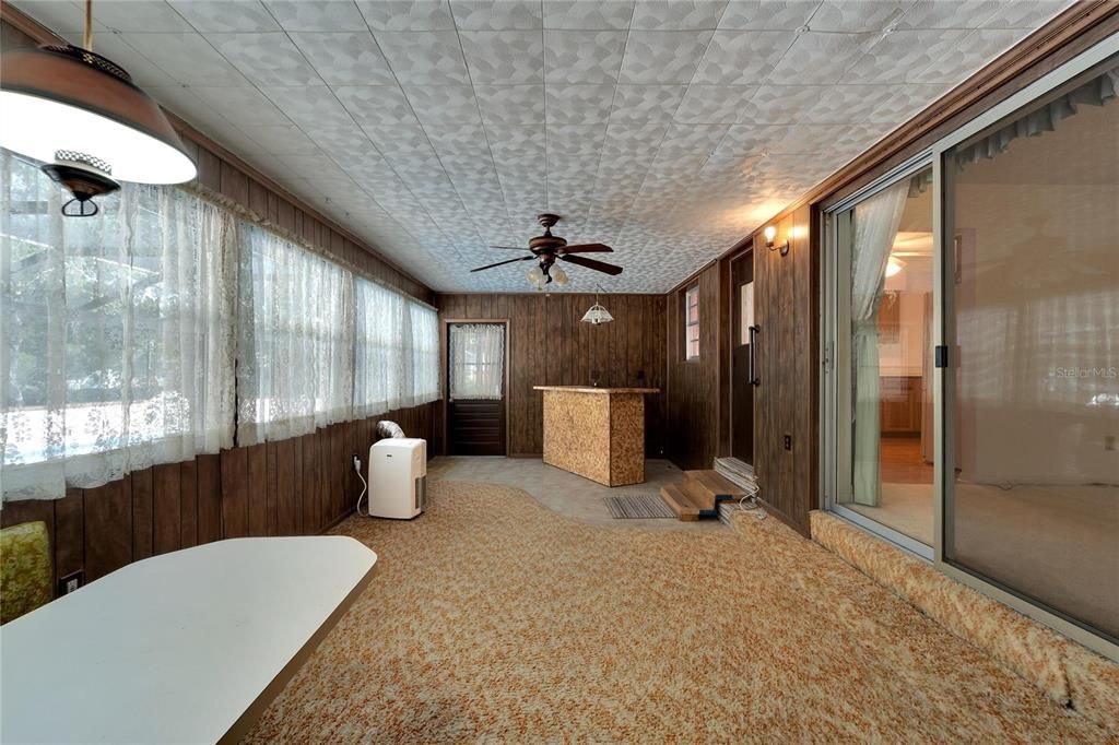 Vendido Recientemente: $379,990 (3 camas, 2 baños, 1931 Pies cuadrados)