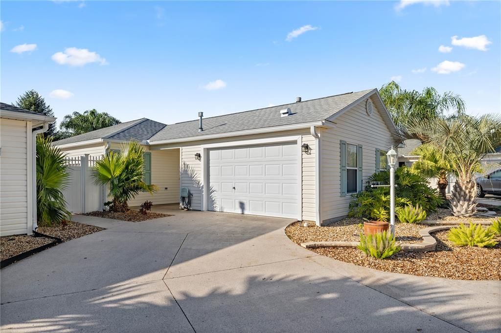 Recently Sold: $420,000 (2 beds, 2 baths, 1278 Square Feet)