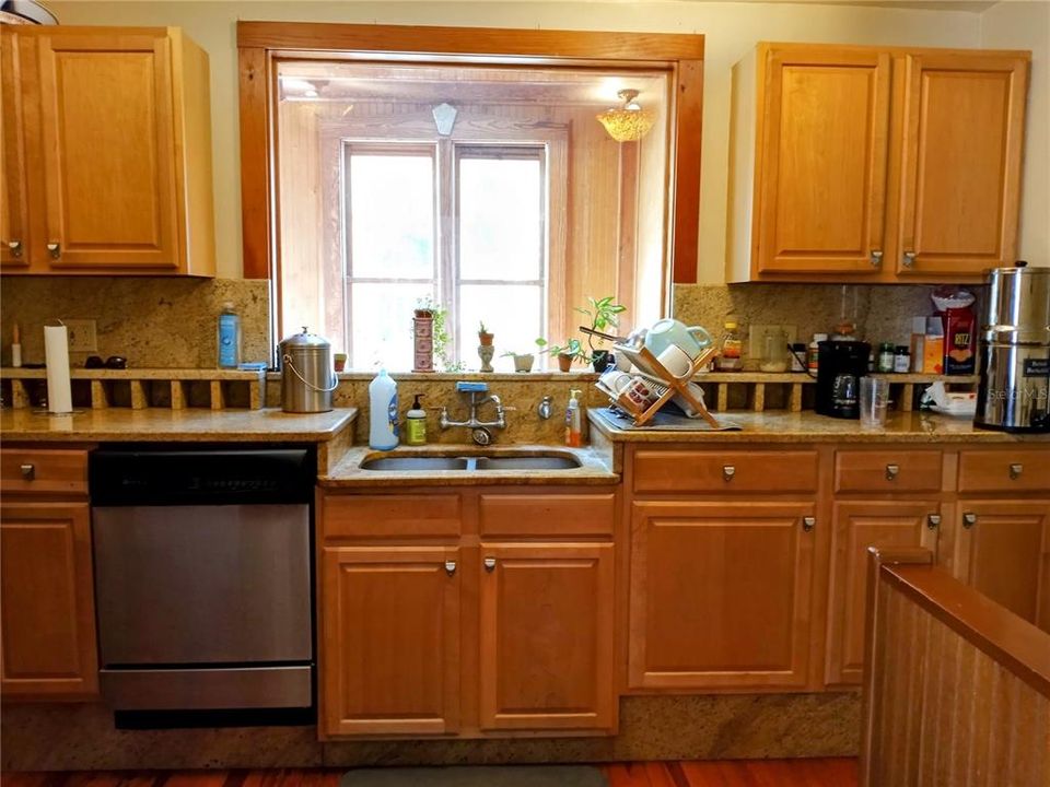For Sale: $324,900 (3 beds, 1 baths, 1450 Square Feet)