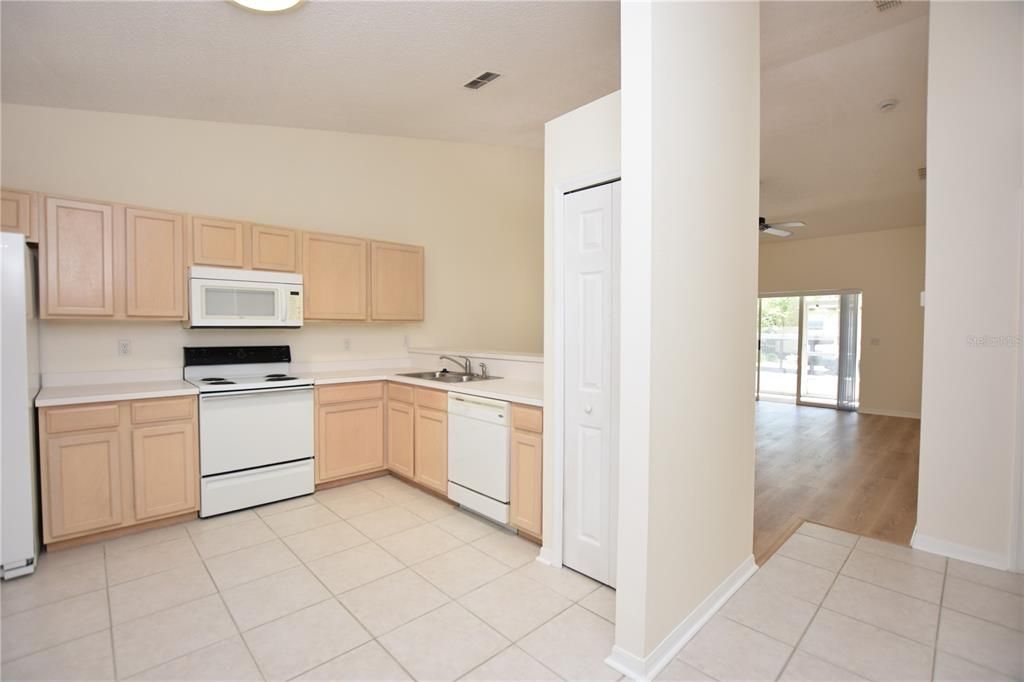 For Rent: $1,500 (2 beds, 2 baths, 1019 Square Feet)