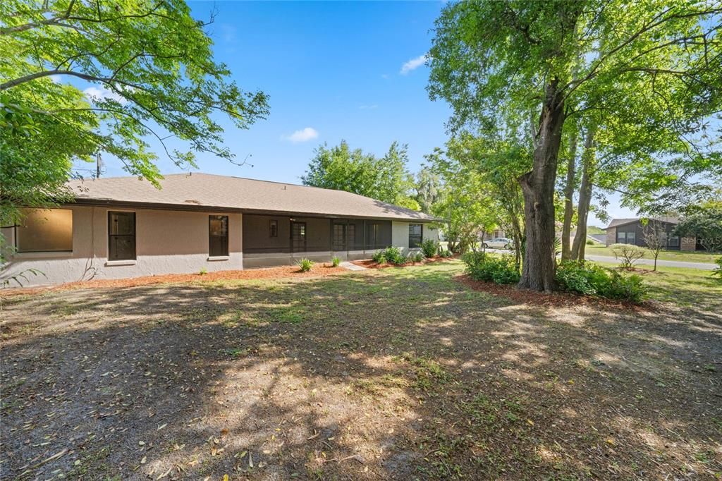 Active With Contract: $339,900 (3 beds, 2 baths, 1387 Square Feet)