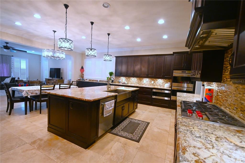 For Sale: $2,100,000 (6 beds, 7 baths, 6149 Square Feet)