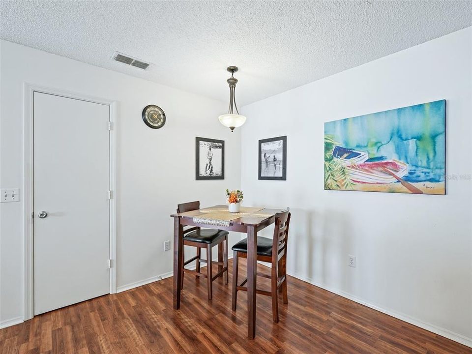 For Rent: $1,950 (2 beds, 2 baths, 1121 Square Feet)