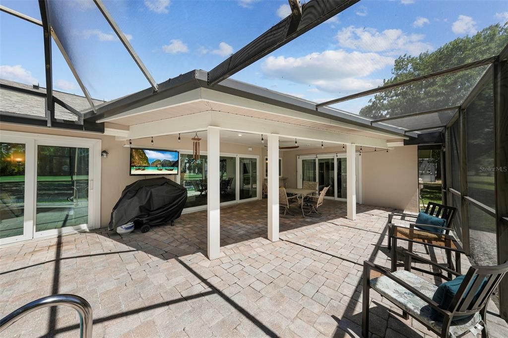 Recently Sold: $645,000 (3 beds, 2 baths, 1999 Square Feet)