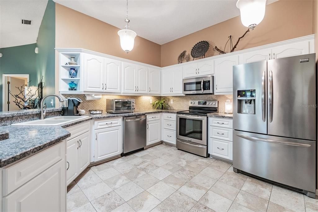 For Sale: $291,500 (2 beds, 2 baths, 1313 Square Feet)