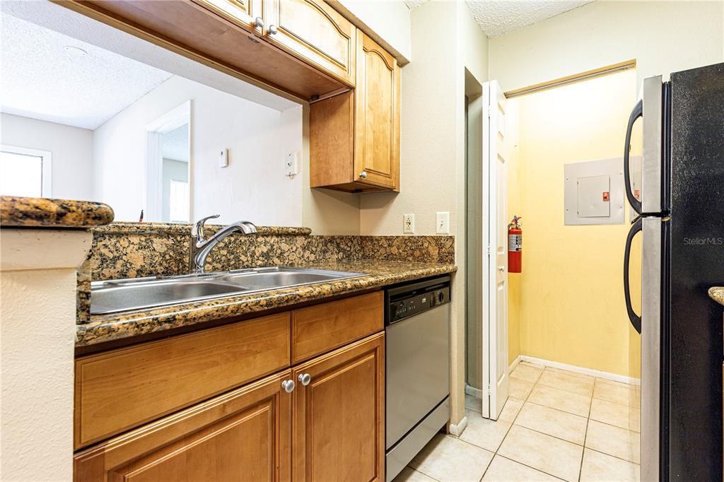 Active With Contract: $145,000 (1 beds, 1 baths, 552 Square Feet)