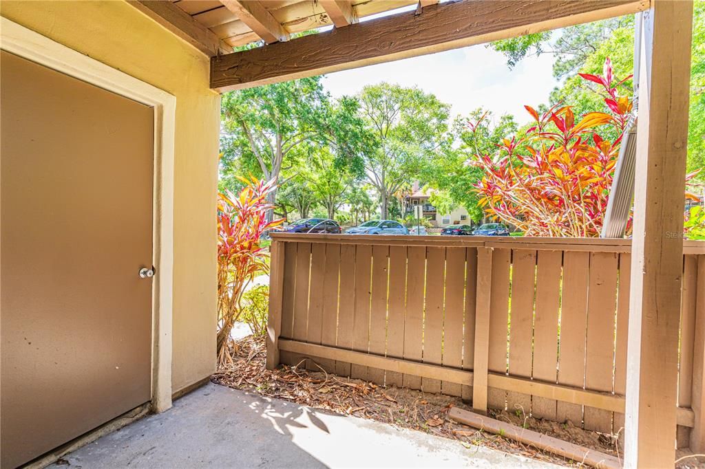 Active With Contract: $145,000 (1 beds, 1 baths, 552 Square Feet)