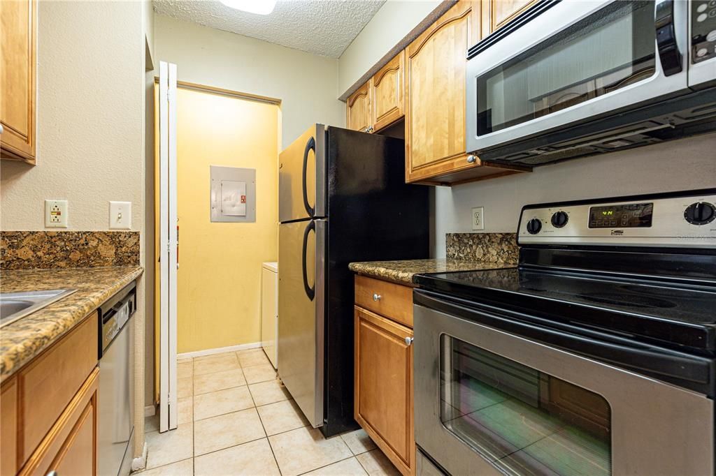 Active With Contract: $145,000 (1 beds, 1 baths, 552 Square Feet)