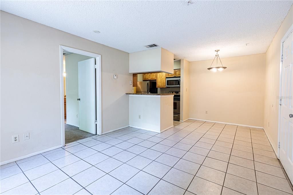 Active With Contract: $145,000 (1 beds, 1 baths, 552 Square Feet)