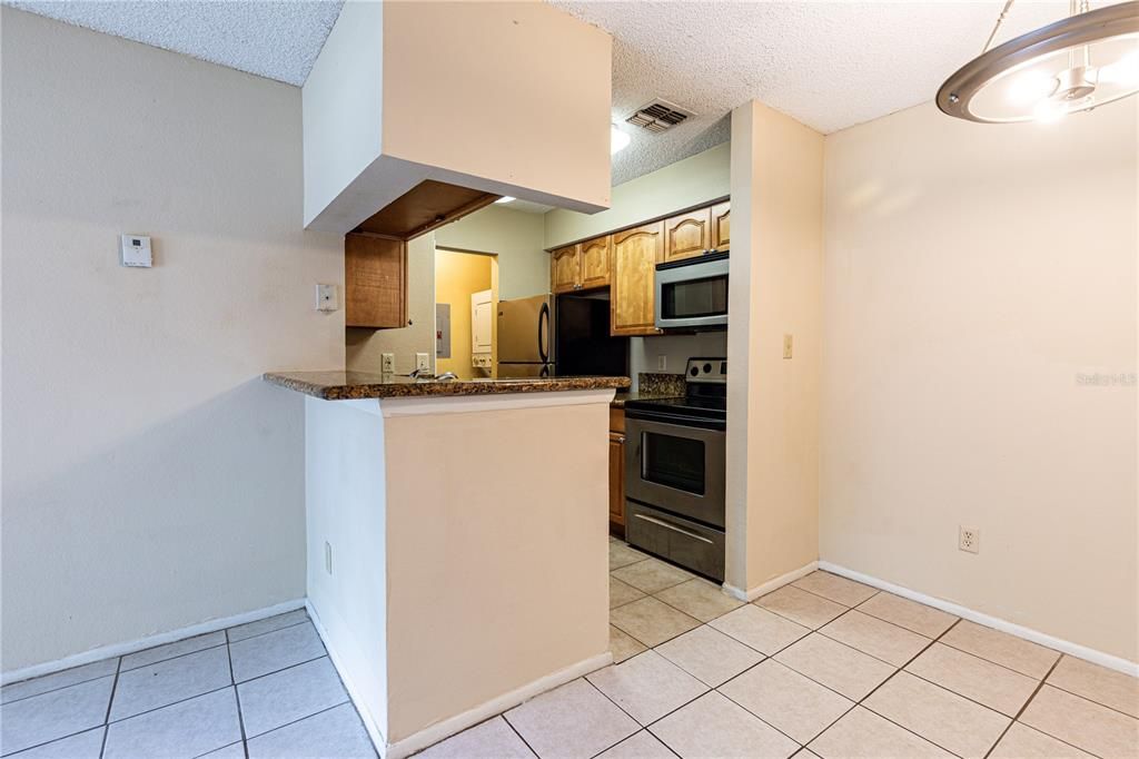 Active With Contract: $145,000 (1 beds, 1 baths, 552 Square Feet)