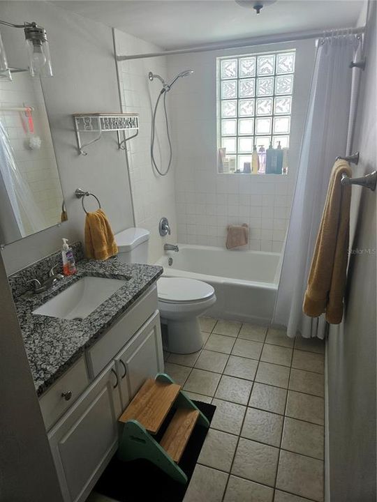 2nd Bathroom with Tub/Shower