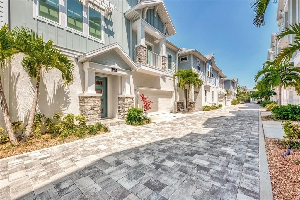 Recently Sold: $1,350,000 (3 beds, 3 baths, 2263 Square Feet)