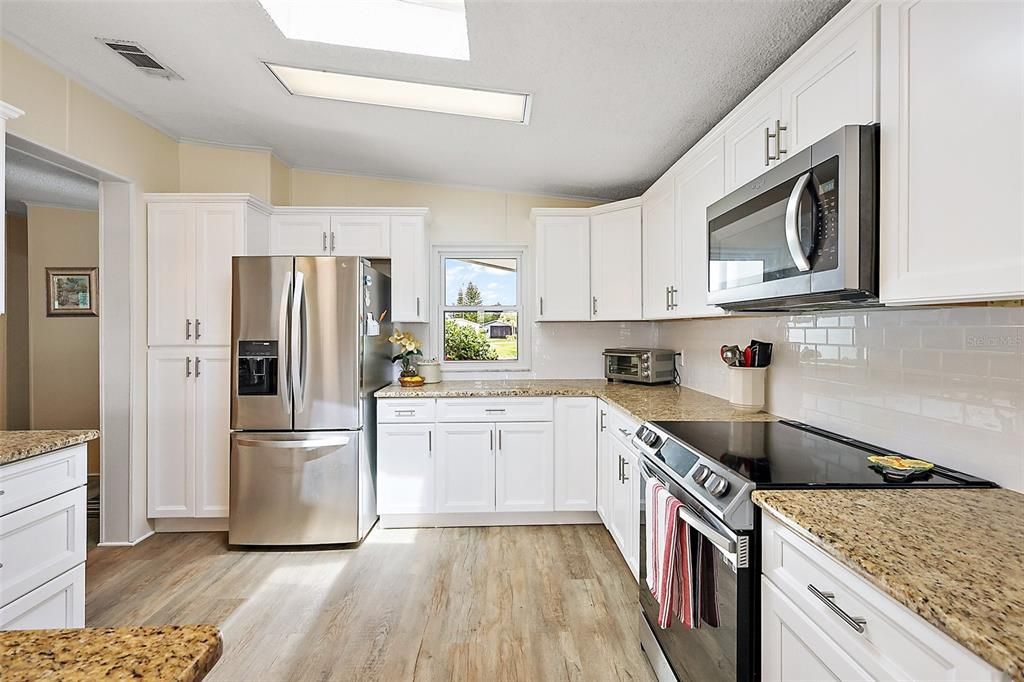 For Sale: $229,900 (2 beds, 2 baths, 1563 Square Feet)