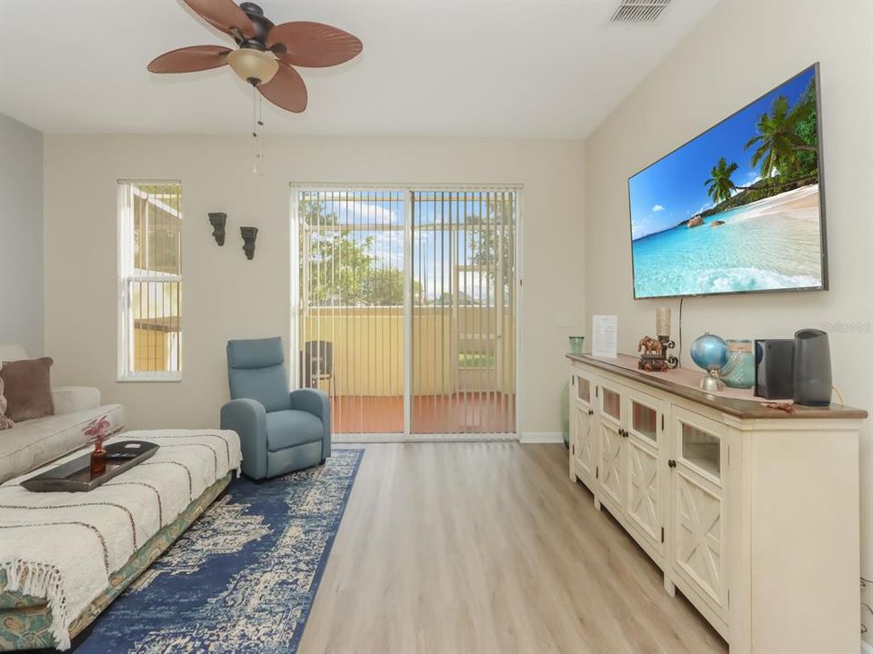 Active With Contract: $310,000 (3 beds, 2 baths, 1468 Square Feet)