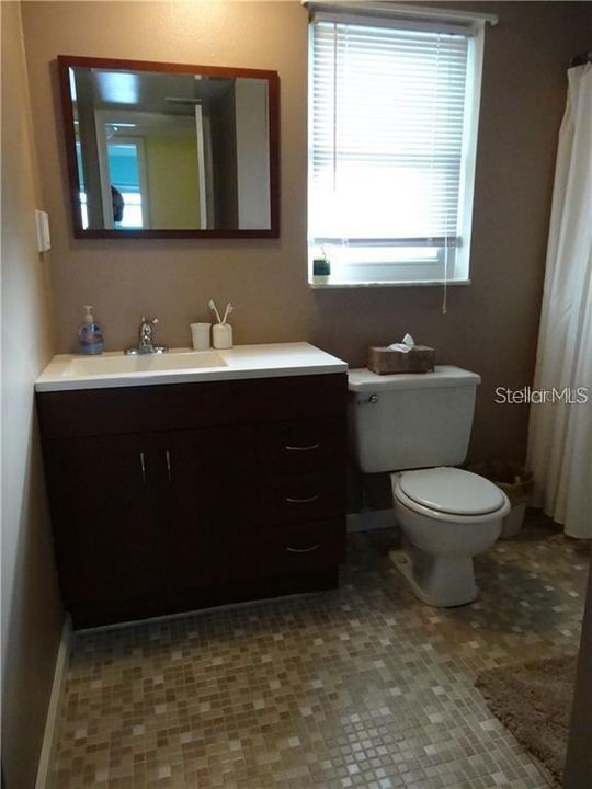 Active With Contract: $2,450 (1 beds, 1 baths, 704 Square Feet)