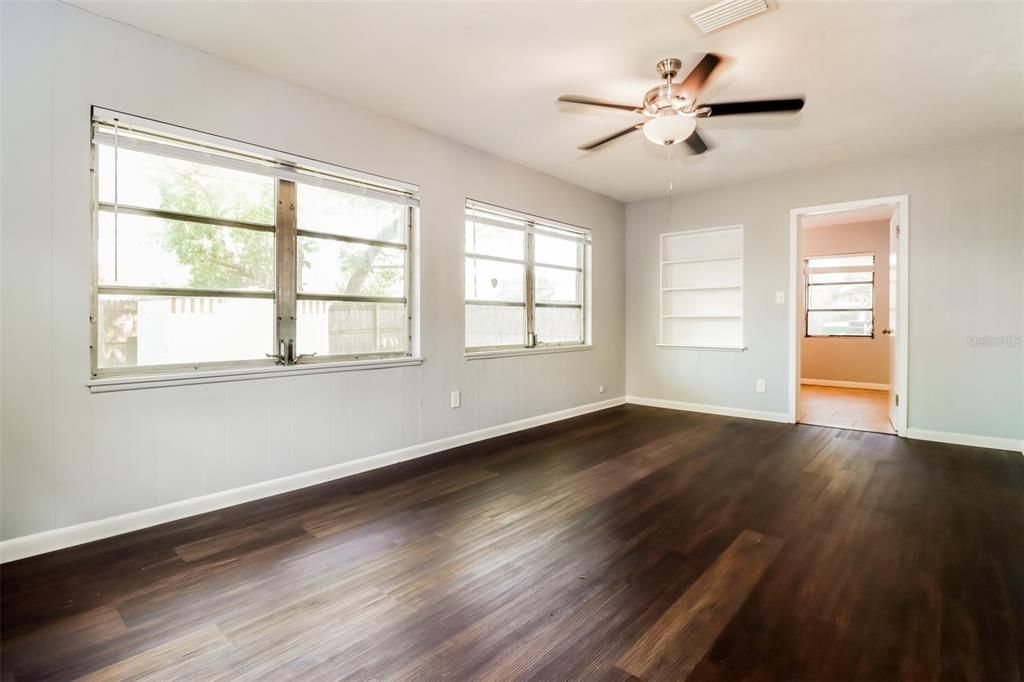 Active With Contract: $385,000 (4 beds, 2 baths, 1464 Square Feet)