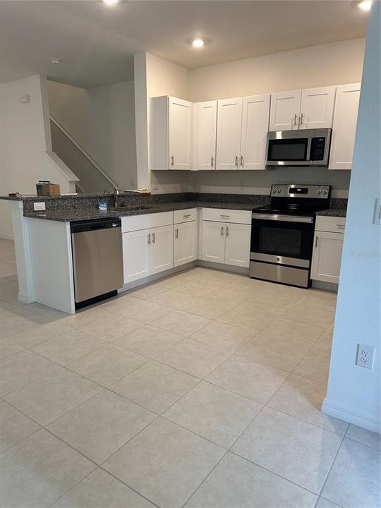 Active With Contract: $1,950 (2 beds, 2 baths, 1541 Square Feet)