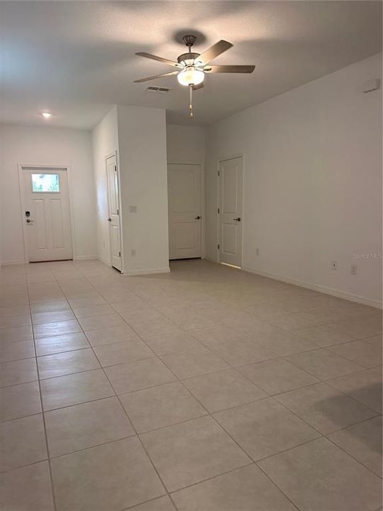 Active With Contract: $1,950 (2 beds, 2 baths, 1541 Square Feet)