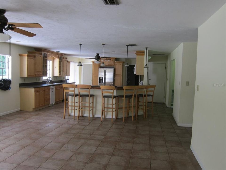 For Rent: $2,600 (4 beds, 3 baths, 3022 Square Feet)
