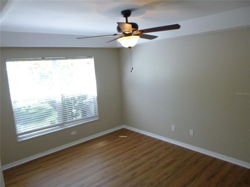 For Rent: $2,335 (4 beds, 2 baths, 1420 Square Feet)