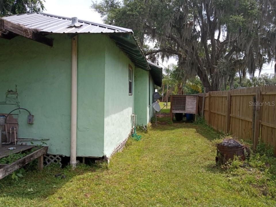 For Sale: $85,000 (4 beds, 1 baths, 1068 Square Feet)
