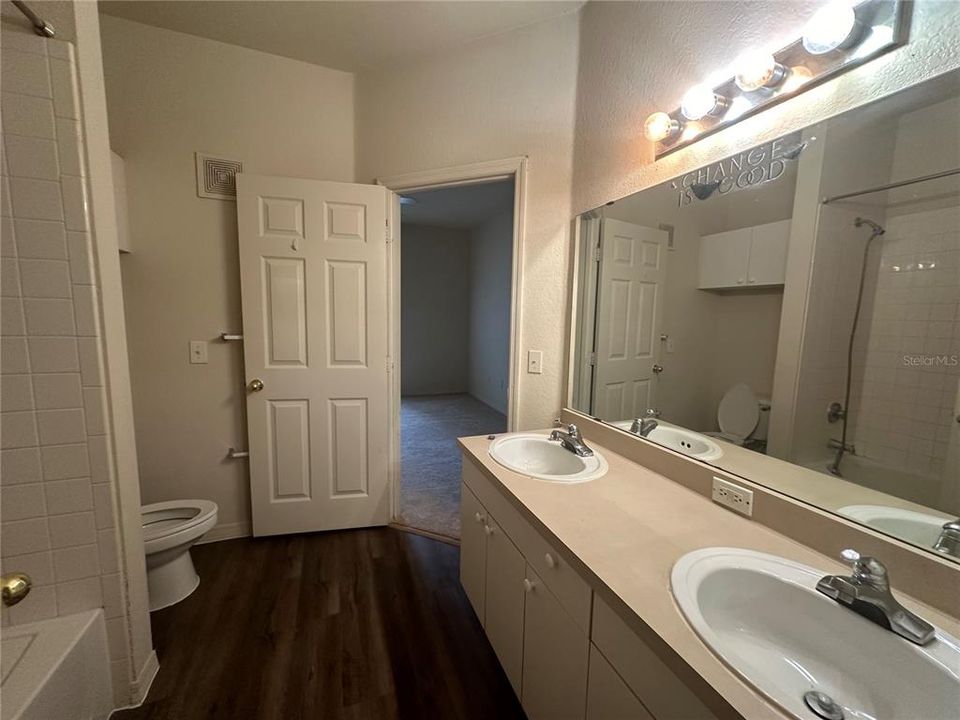 For Sale: $200,000 (1 beds, 1 baths, 782 Square Feet)