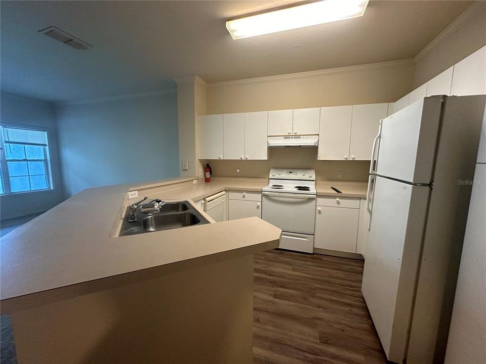 For Sale: $200,000 (1 beds, 1 baths, 782 Square Feet)