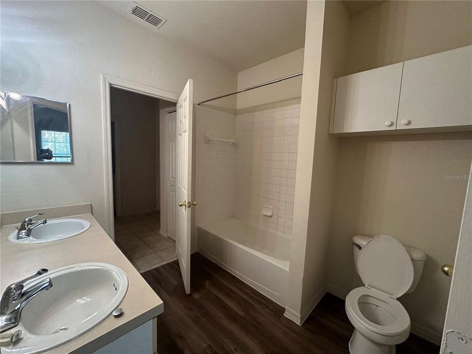 For Sale: $200,000 (1 beds, 1 baths, 782 Square Feet)