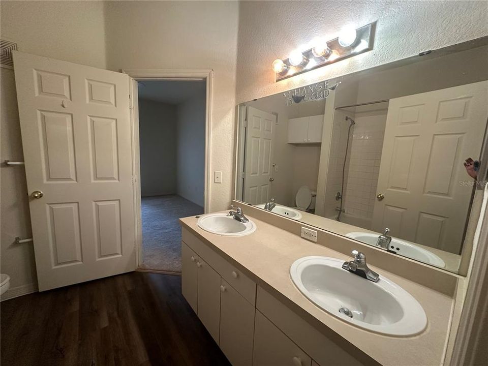 For Sale: $200,000 (1 beds, 1 baths, 782 Square Feet)