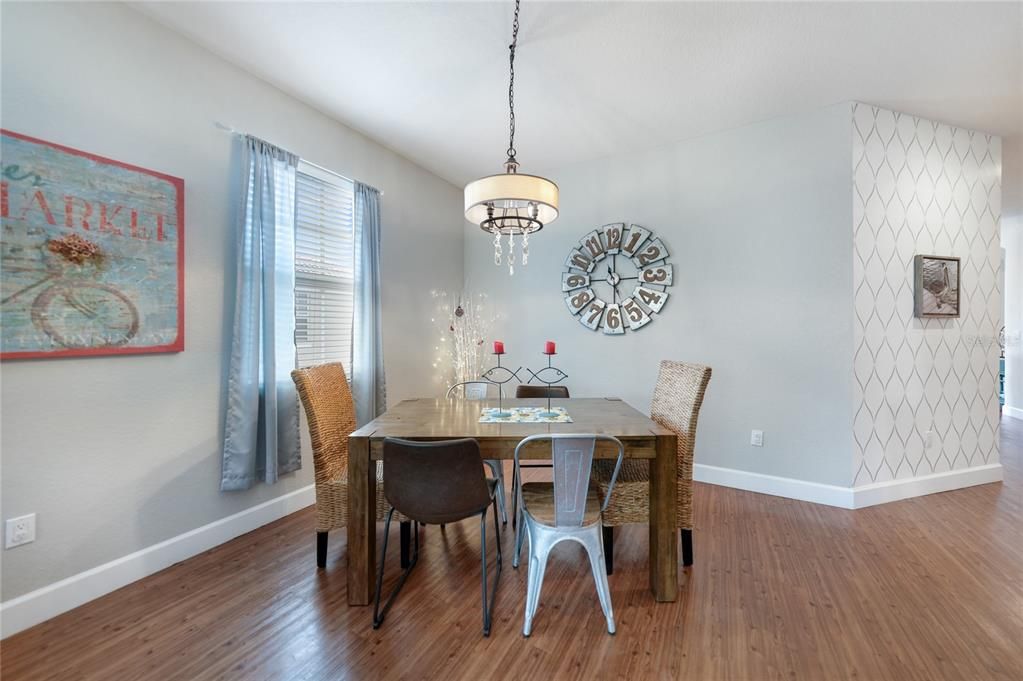 Active With Contract: $288,000 (3 beds, 2 baths, 1586 Square Feet)