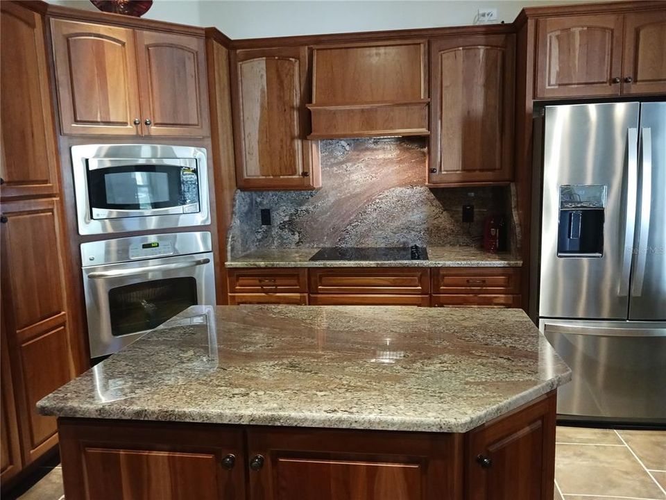 Kitchen granite countertops 6614 Sinisi Dr Mt Dora FL Chesterhill Estates