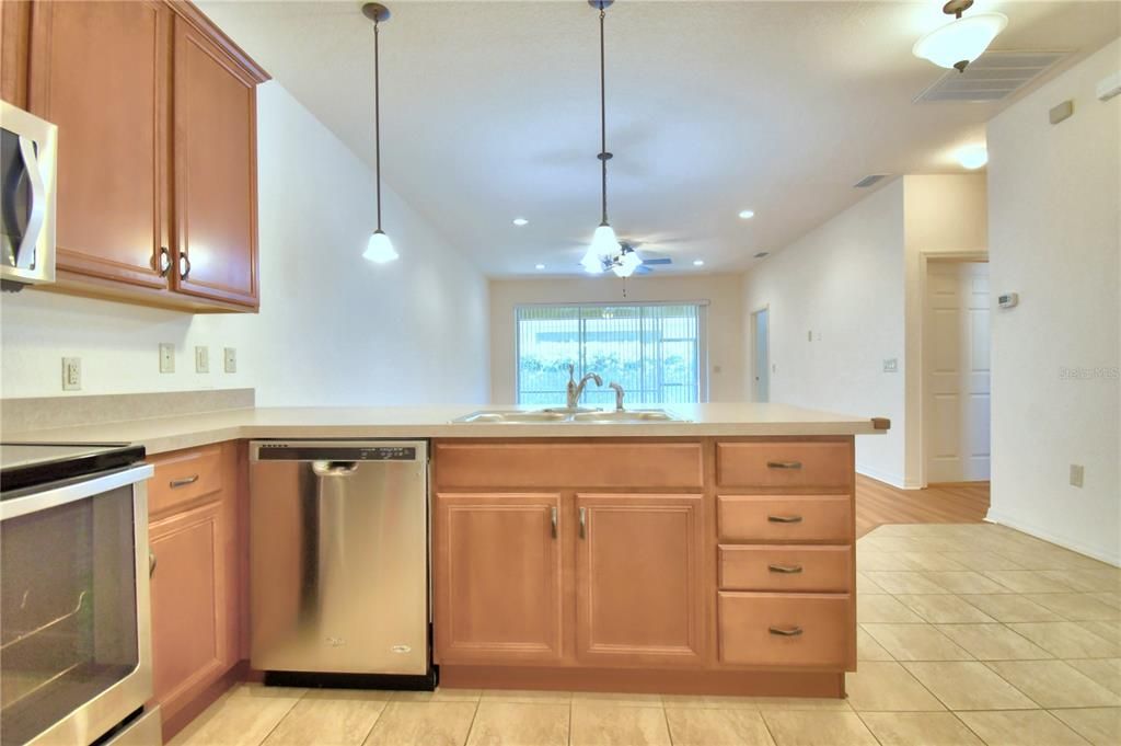 For Sale: $219,900 (2 beds, 2 baths, 1151 Square Feet)