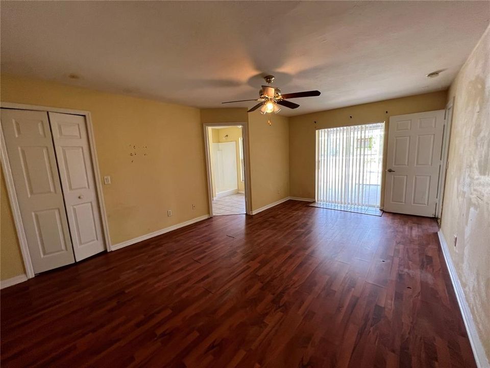 For Sale: $369,900 (4 beds, 2 baths, 2239 Square Feet)