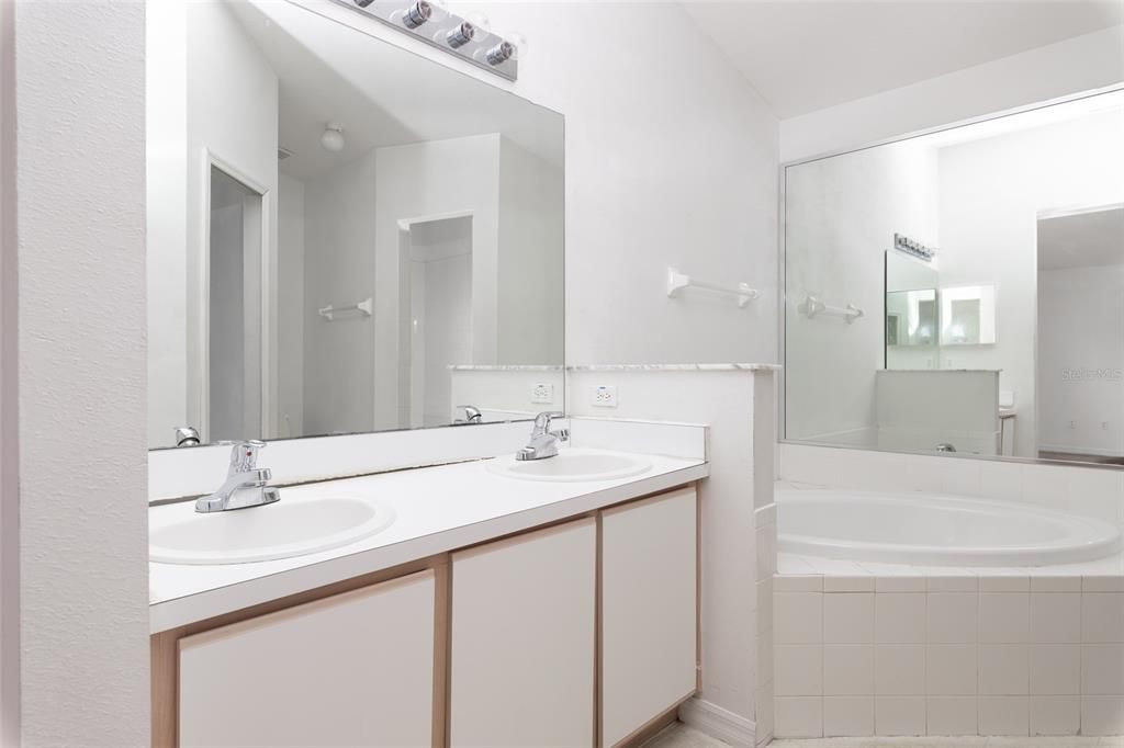 en suite with double sinks