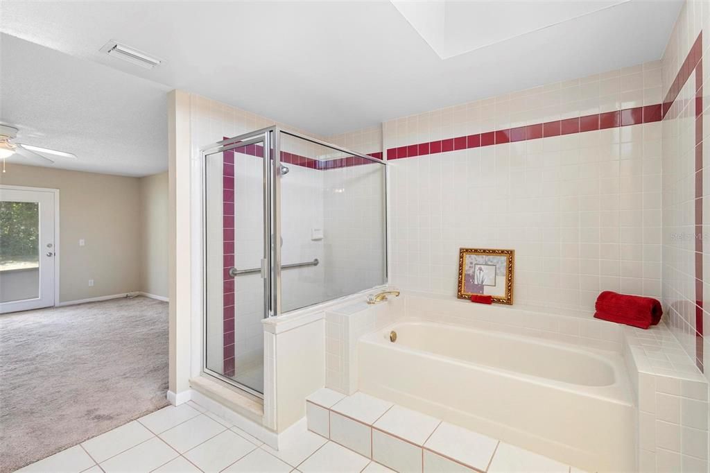 最近售出: $339,900 (4 贝兹, 2 浴室, 1862 平方英尺)