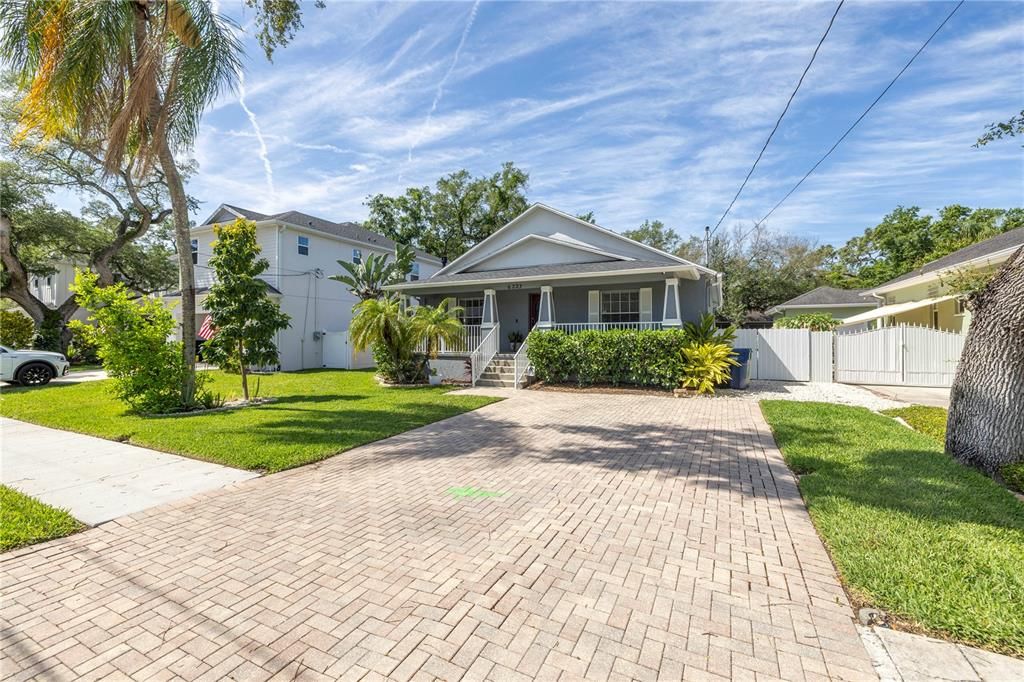 Recently Sold: $695,000 (4 beds, 3 baths, 2004 Square Feet)