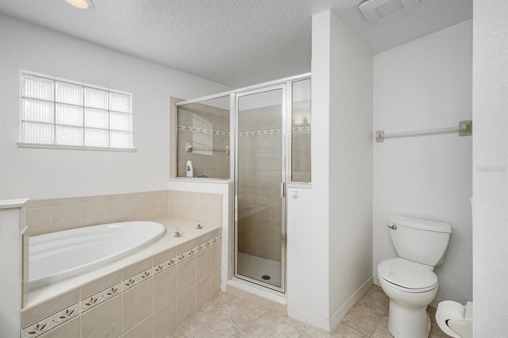待售: $450,000 (4 贝兹, 3 浴室, 1932 平方英尺)