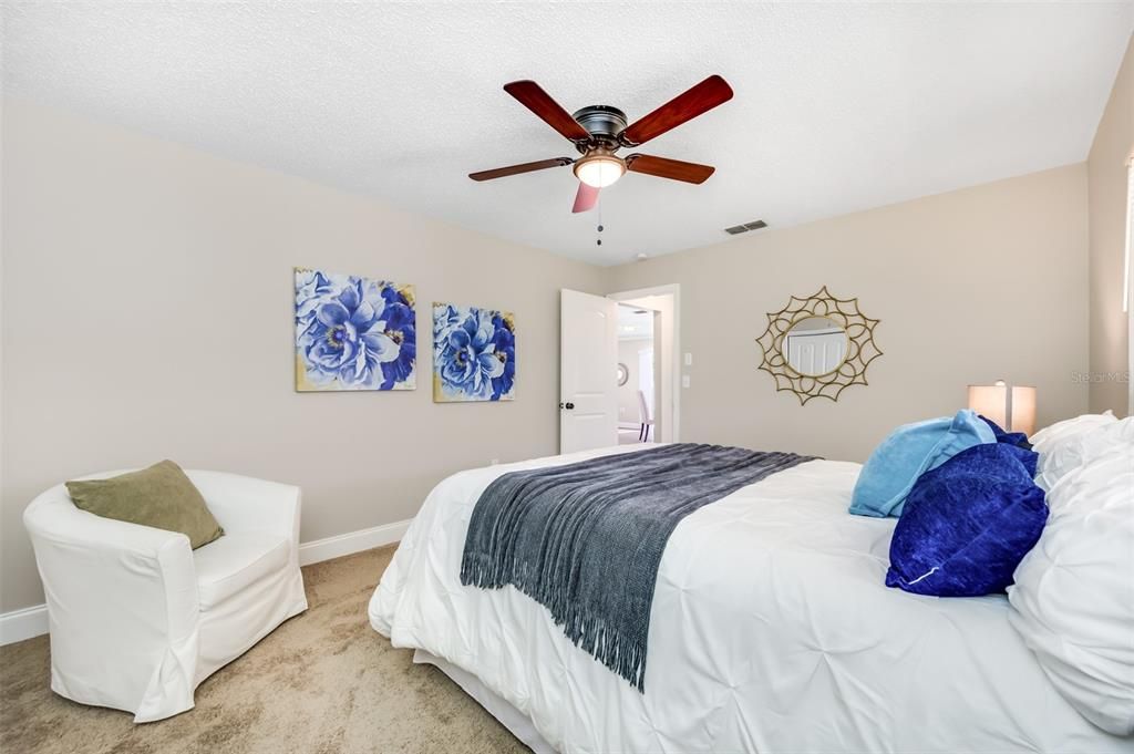 Active With Contract: $294,000 (2 beds, 2 baths, 1295 Square Feet)