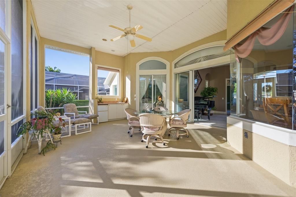 Spacious Screened in Lanai with outdoor Kitchen