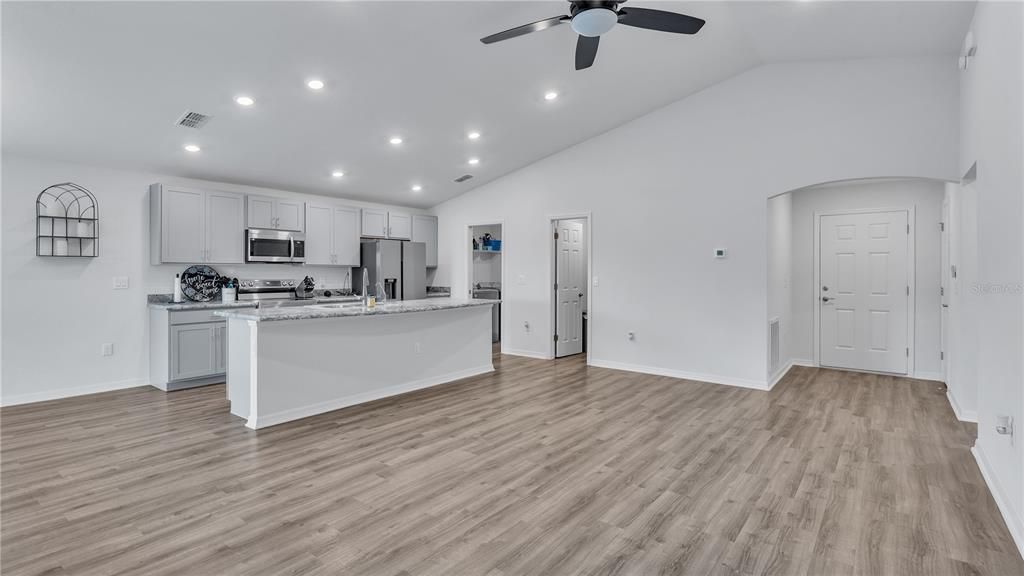 For Sale: $342,900 (3 beds, 2 baths, 1504 Square Feet)