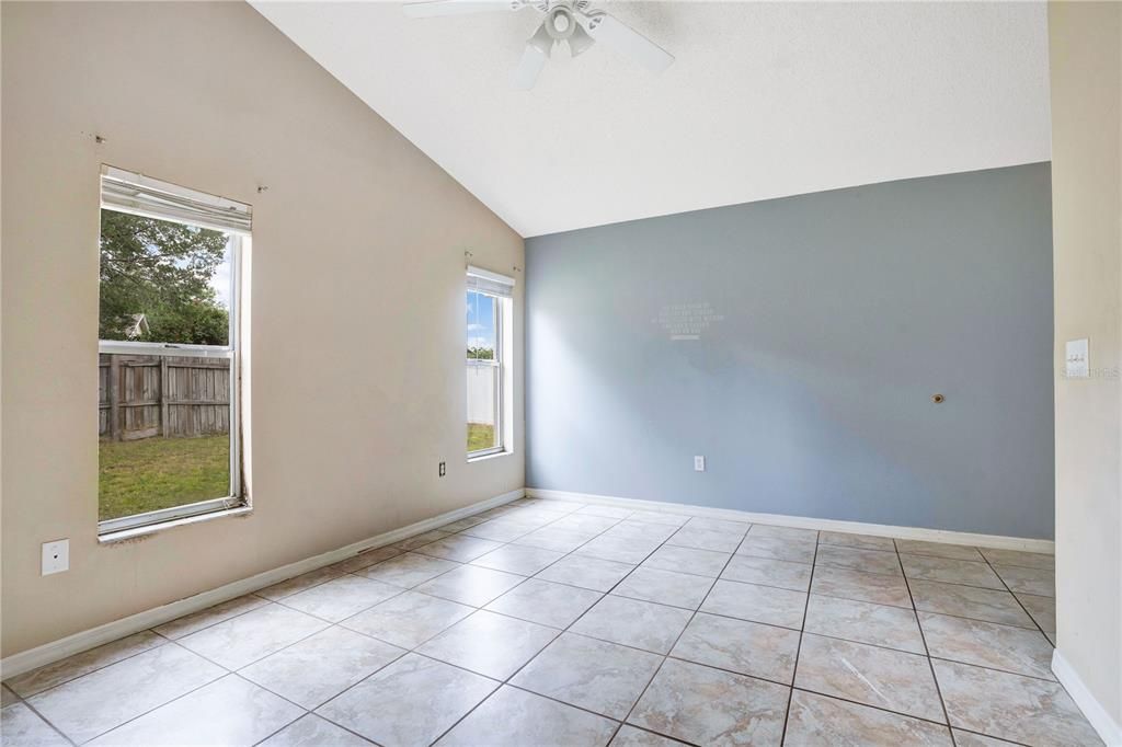 For Sale: $344,900 (3 beds, 2 baths, 1245 Square Feet)