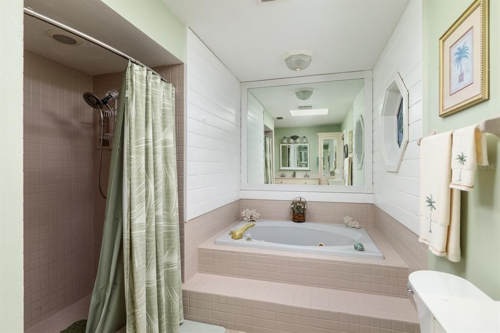 最近售出: $759,000 (4 贝兹, 2 浴室, 2151 平方英尺)