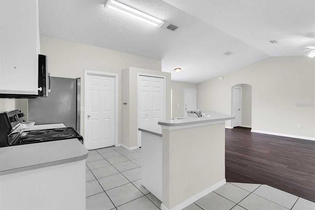 Active With Contract: $289,900 (3 beds, 2 baths, 1376 Square Feet)