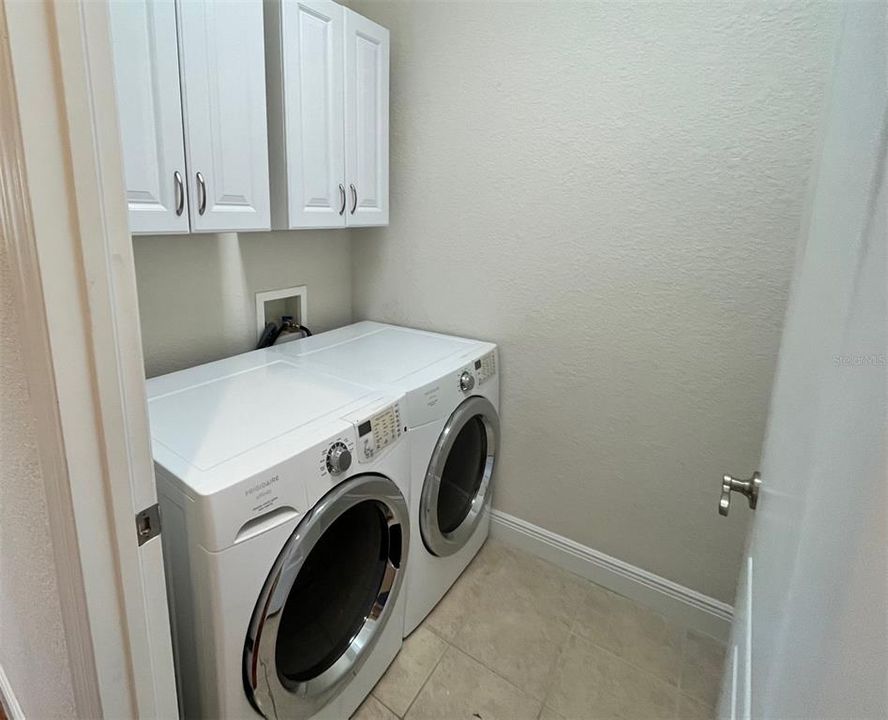 For Rent: $2,400 (3 beds, 2 baths, 1426 Square Feet)