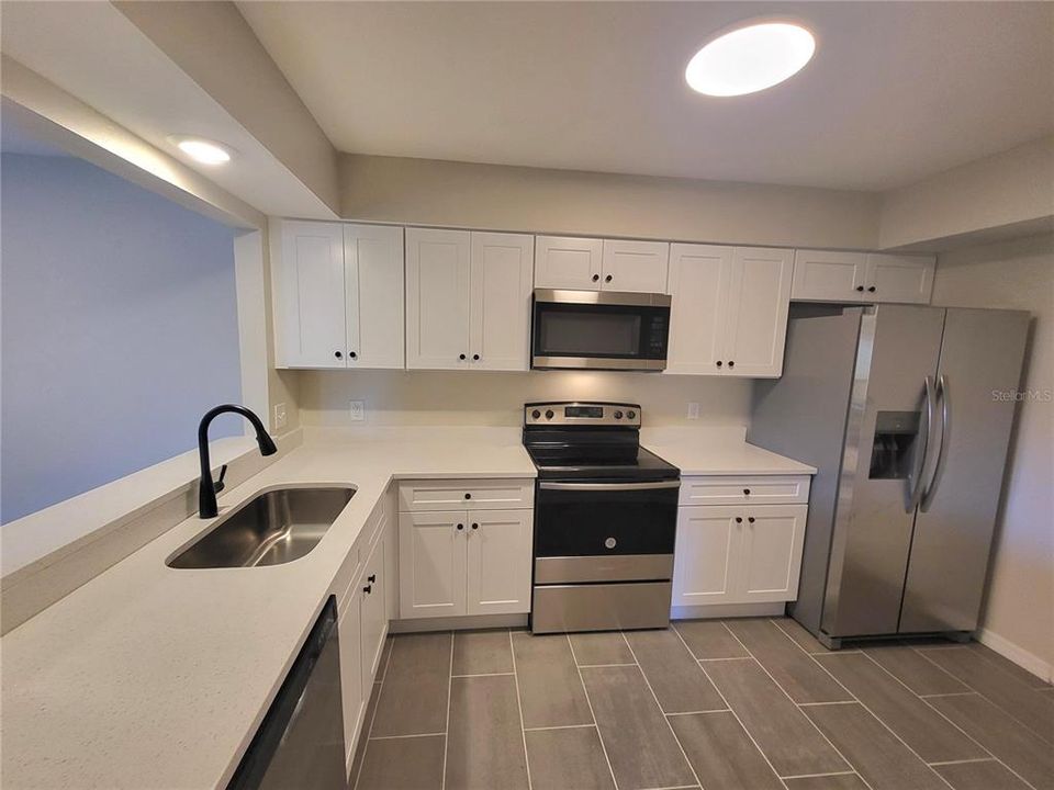 Active With Contract: $329,800 (3 beds, 2 baths, 1528 Square Feet)