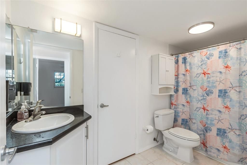 Recently Rented: $1,800 (2 beds, 1 baths, 973 Square Feet)